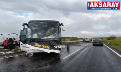 Kontrolden çıkan tur otobüsü refüje çarptı: 16 yaralı