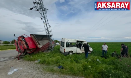 Minibüs ile kamyonet çarpıştı: 5 YARALI