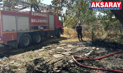 Bahçede tutuşan otlar müstakil evde yangın çıkardı