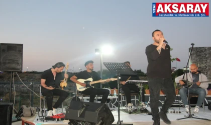 BOOMERANG GRUBU KULAKLARIN PASINI SİLDİ Ortaköy’de müzik dolu gece