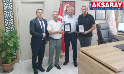 Eğitime destek veren muhtarlara Teşekkür Plaketi verildi