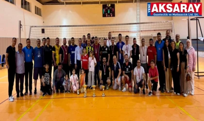 GÜZELYURT'TA KURUMLAR ARASI VOLEYBOL TURNUVASI Şampiyon belli oldu