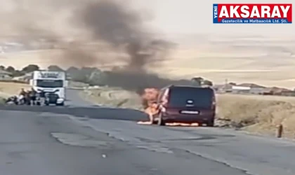 Seyir halindeki araç alev alev yandi